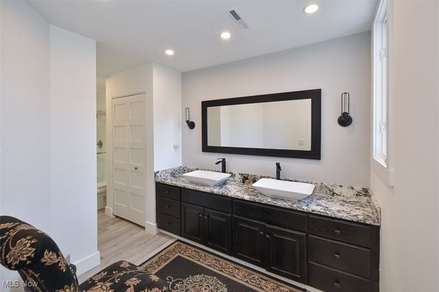 19000 Lake Road, Rocky River, OH 44116