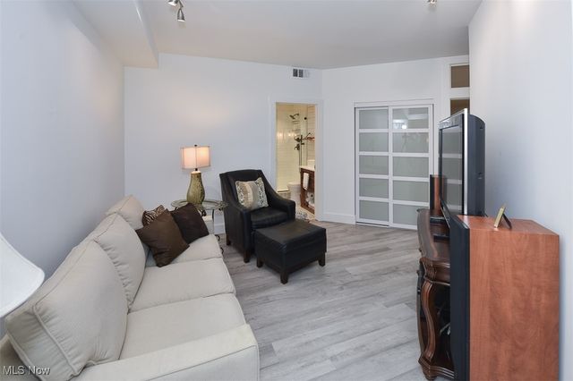 19000 Lake Road, Rocky River, OH 44116