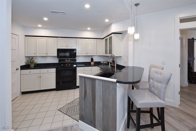 19000 Lake Road, Rocky River, OH 44116