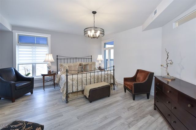 19000 Lake Road, Rocky River, OH 44116