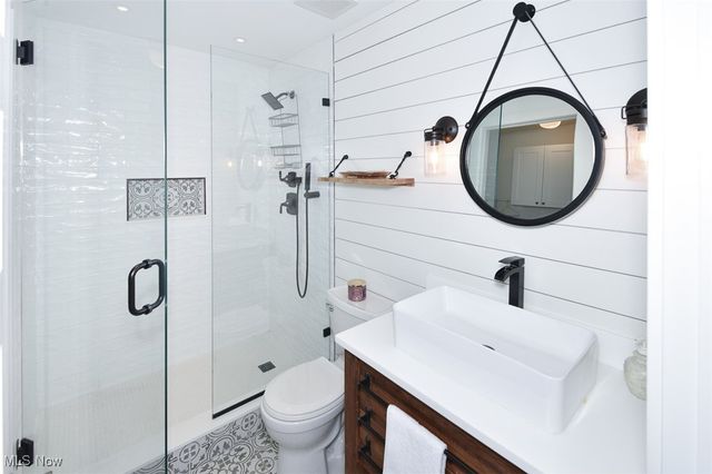 19000 Lake Road, Rocky River, OH 44116