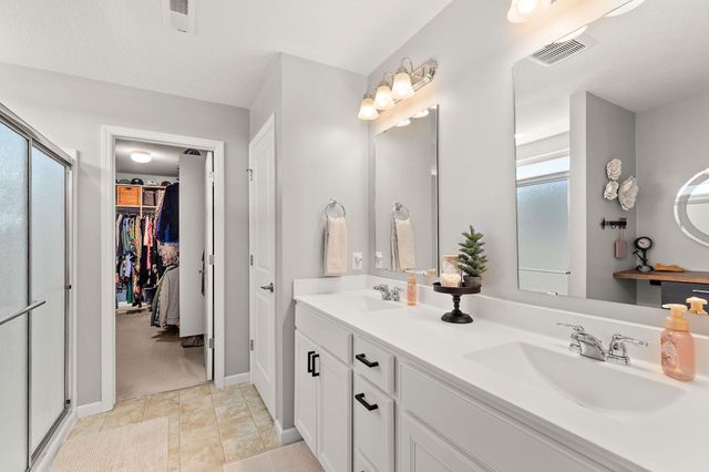 20511 Gunnison Drive, Lakeville, MN 55044