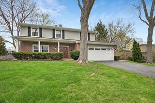 1018 Shari Lane, Libertyville, IL 60048