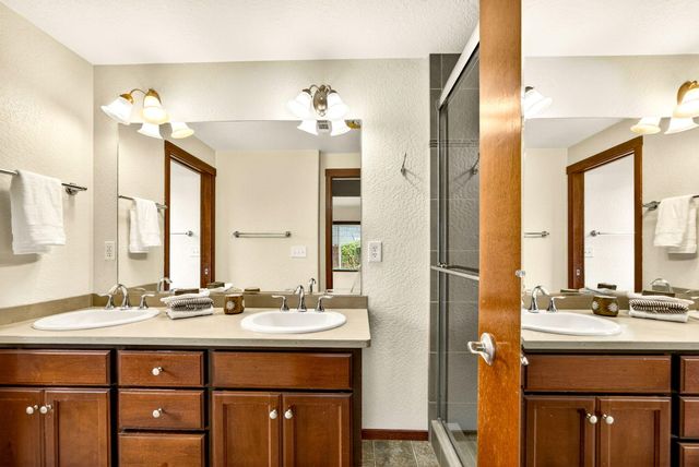 150 Graham Way, Talent, OR 97540