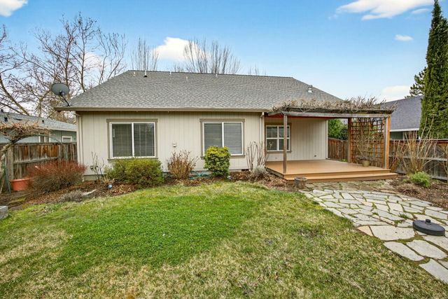 150 Graham Way, Talent, OR 97540