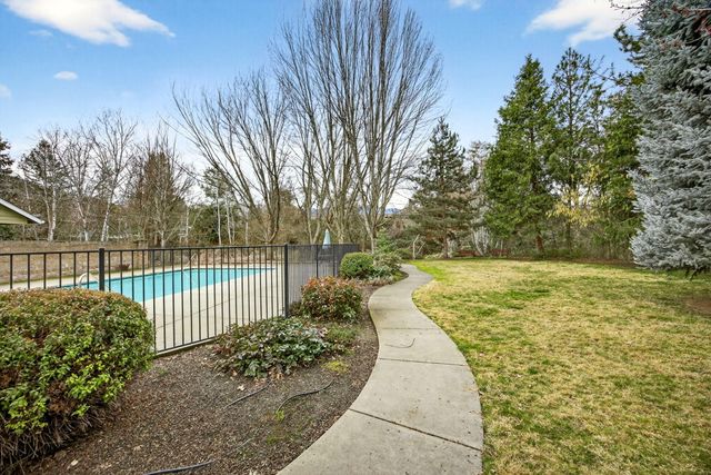 150 Graham Way, Talent, OR 97540