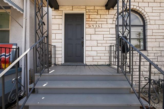 4936 Shaw Avenue, St Louis, MO 63110
