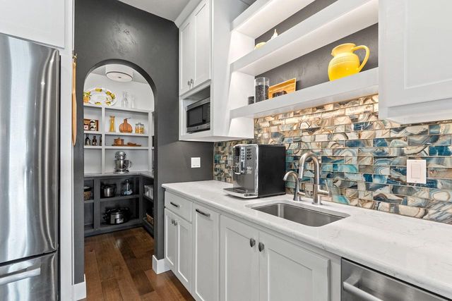 2755 FOX RUN, Appleton, WI 54914