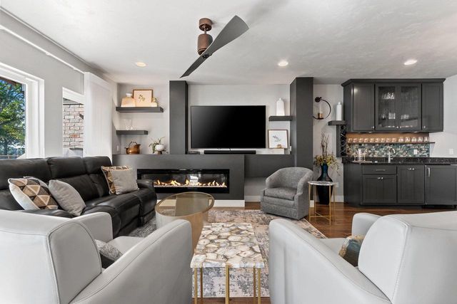 2755 FOX RUN, Appleton, WI 54914