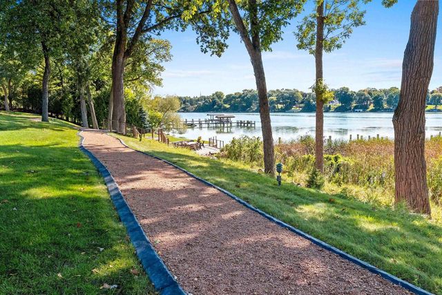 2755 FOX RUN, Appleton, WI 54914