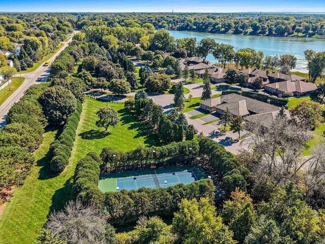 2755 FOX RUN, Appleton, WI 54914