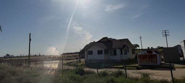 23172 Robertson Boulevard, Chowchilla, CA 93610