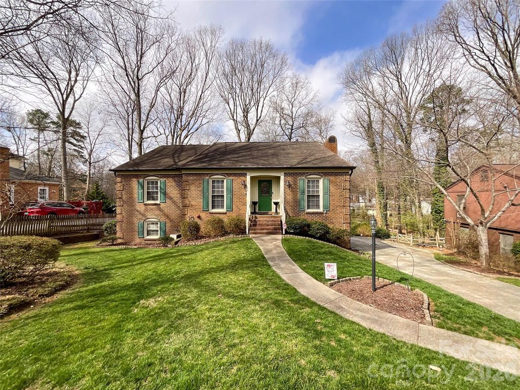 15920 Fieldstone Drive, Matthews, NC 28104