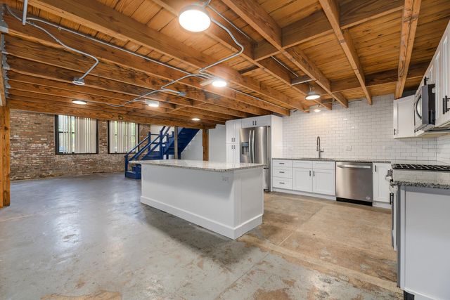 2015 W Race Avenue 120, Chicago, IL 60612