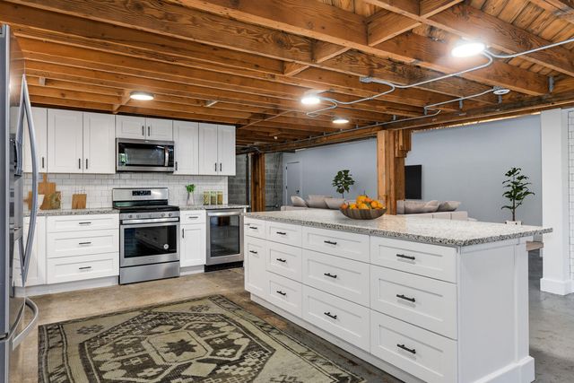 2015 W Race Avenue 120, Chicago, IL 60612