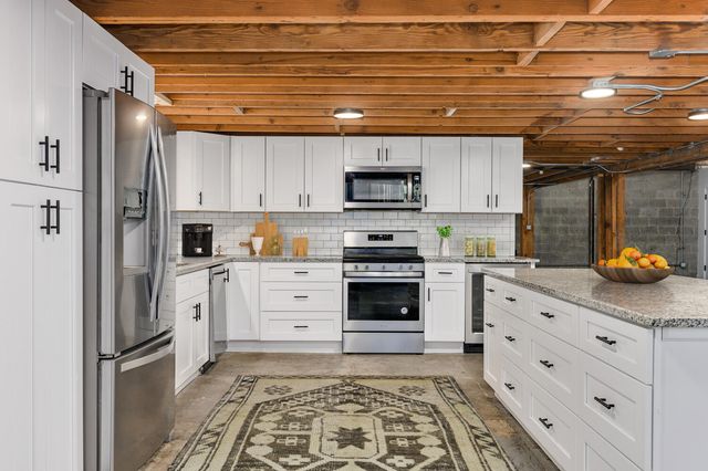 2015 W Race Avenue 120, Chicago, IL 60612