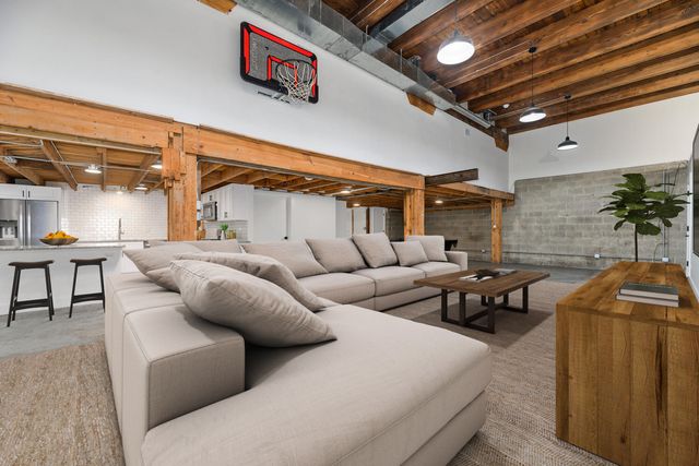 2015 W Race Avenue 120, Chicago, IL 60612