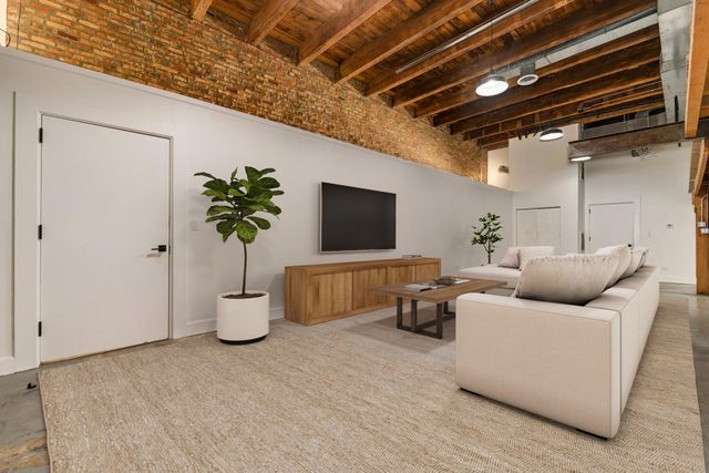 2015 W Race Avenue 120, Chicago, IL 60612