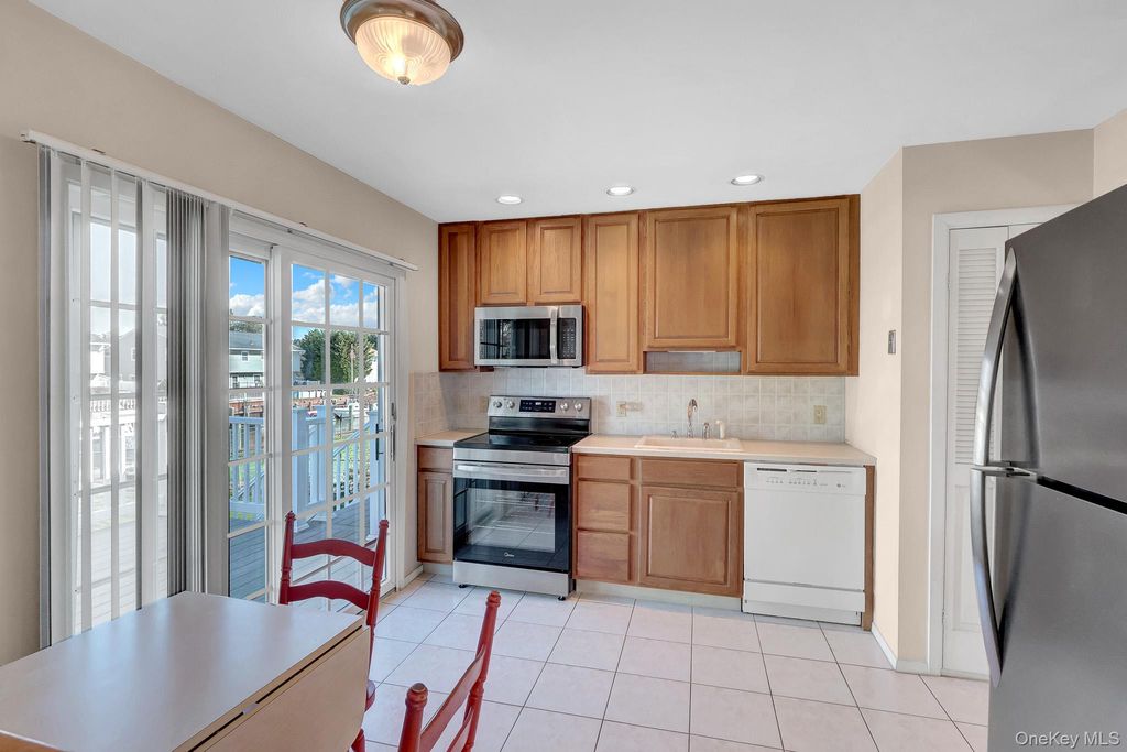 45 Florence Avenue, Massapequa, NY 11758 — photo 3