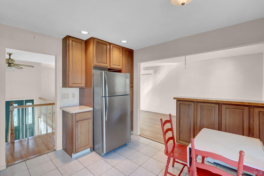 45 Florence Avenue, Massapequa, NY 11758 — photo 4