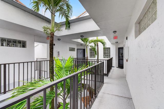 5450 Verona Drive P, Boynton Beach, FL 33437