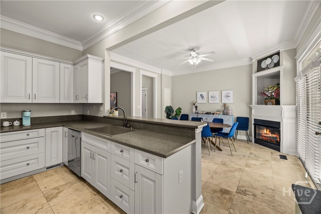 Image 13 of property listing at 409 E Park Avenue, Savannah, GA 31401