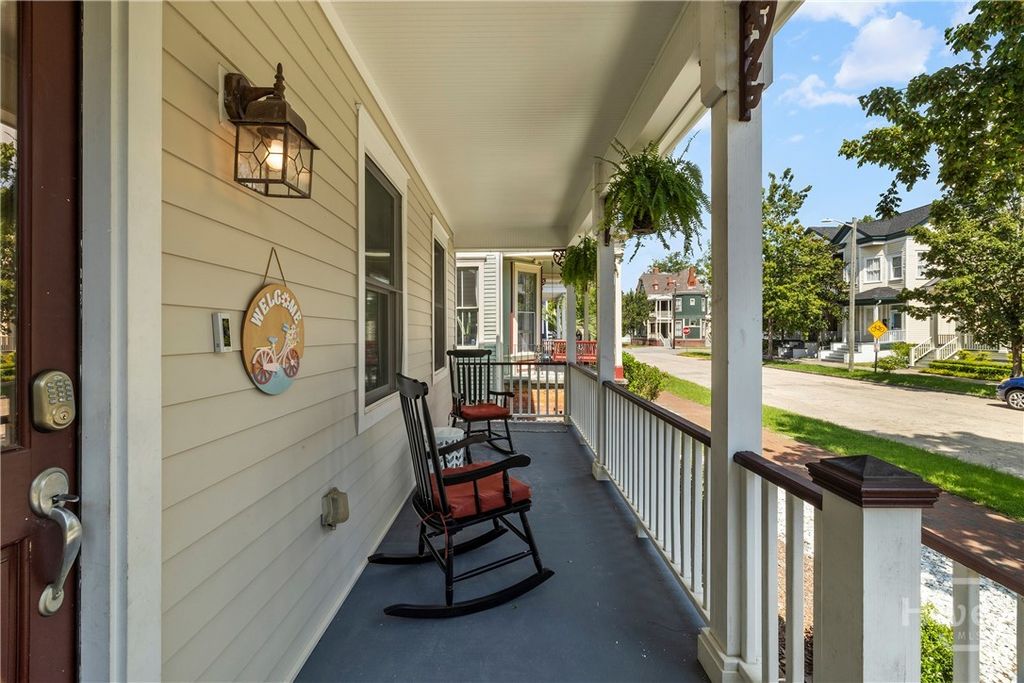 Image 2 of property listing at 409 E Park Avenue, Savannah, GA 31401