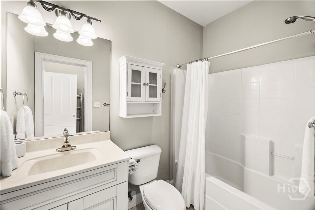 Image 21 of property listing at 409 E Park Avenue, Savannah, GA 31401