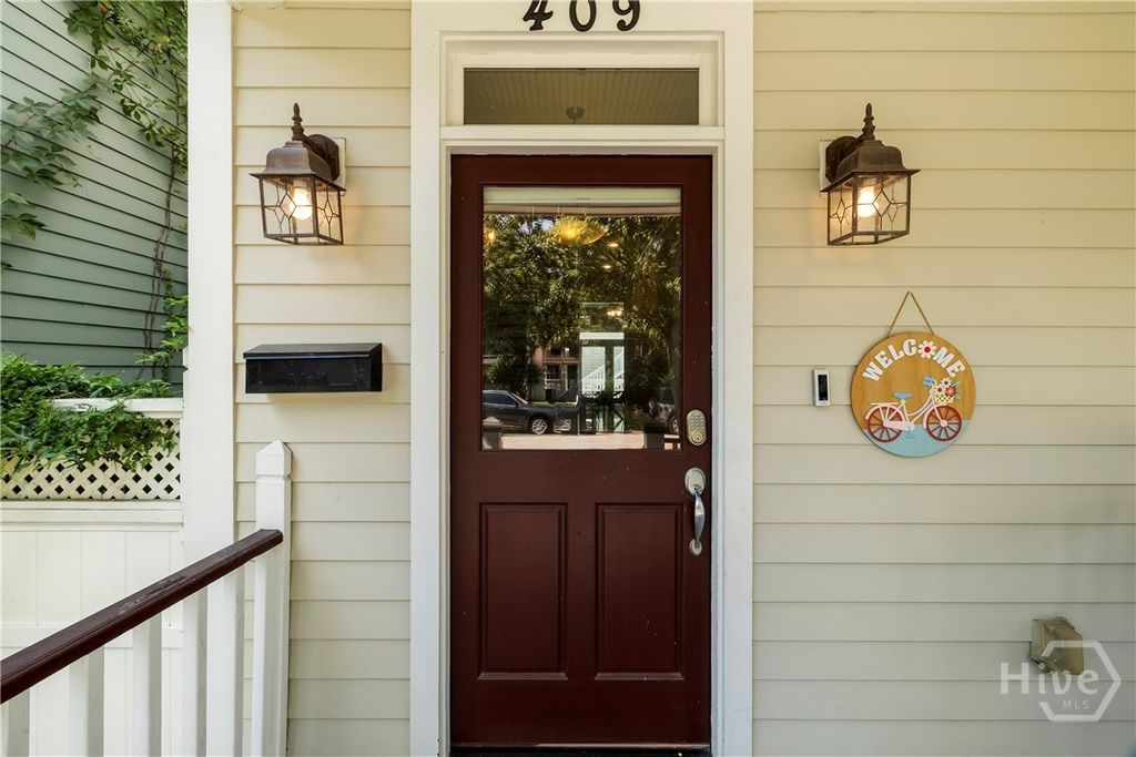 Image 3 of property listing at 409 E Park Avenue, Savannah, GA 31401