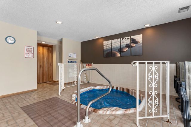 20 Windsor Lane 304A, New Brighton, MN 55112