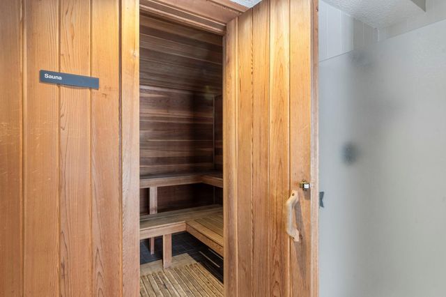 20 Windsor Lane 304A, New Brighton, MN 55112