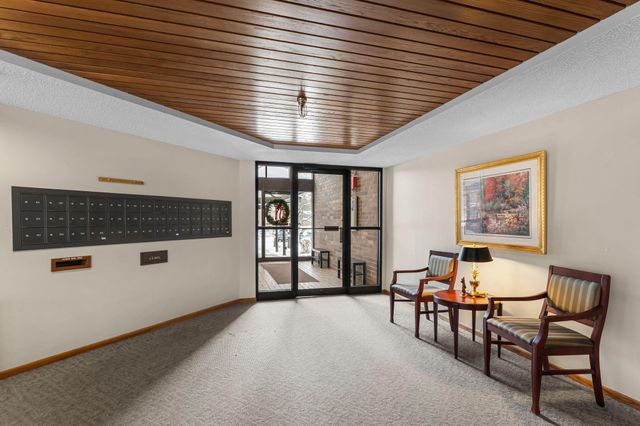 20 Windsor Lane 304A, New Brighton, MN 55112