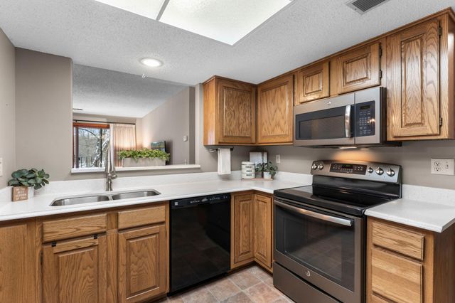 20 Windsor Lane 304A, New Brighton, MN 55112