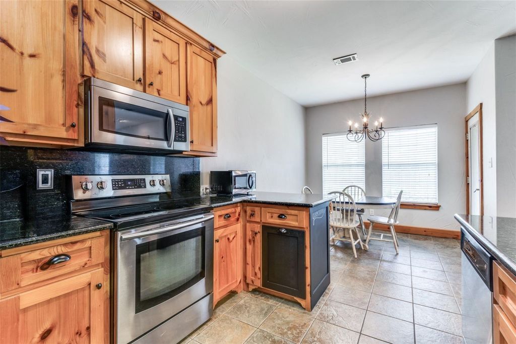 1209 Hickory Drive, Pilot Point, TX 76258