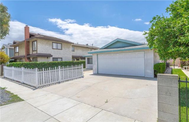 10921 Walnut, Los Alamitos, CA 90720