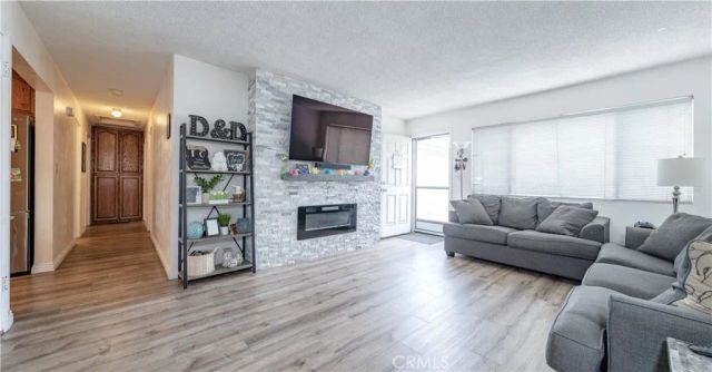 10921 Walnut, Los Alamitos, CA 90720