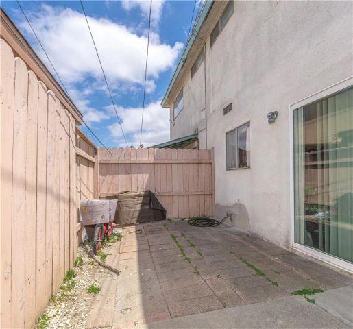 10921 Walnut, Los Alamitos, CA 90720