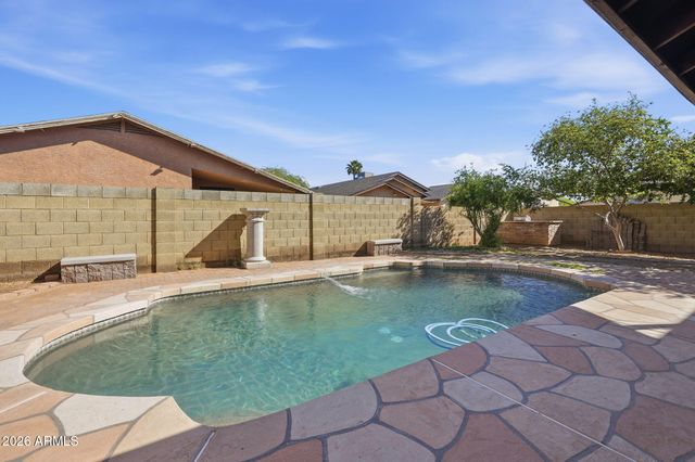 7888 W WINDSOR Boulevard, Glendale, AZ 85303