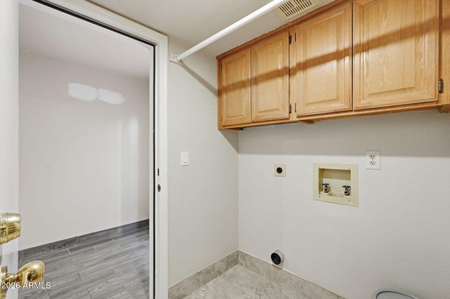 7888 W WINDSOR Boulevard, Glendale, AZ 85303