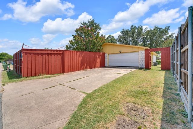 5013 Shannon Drive, The Colony, TX 75056