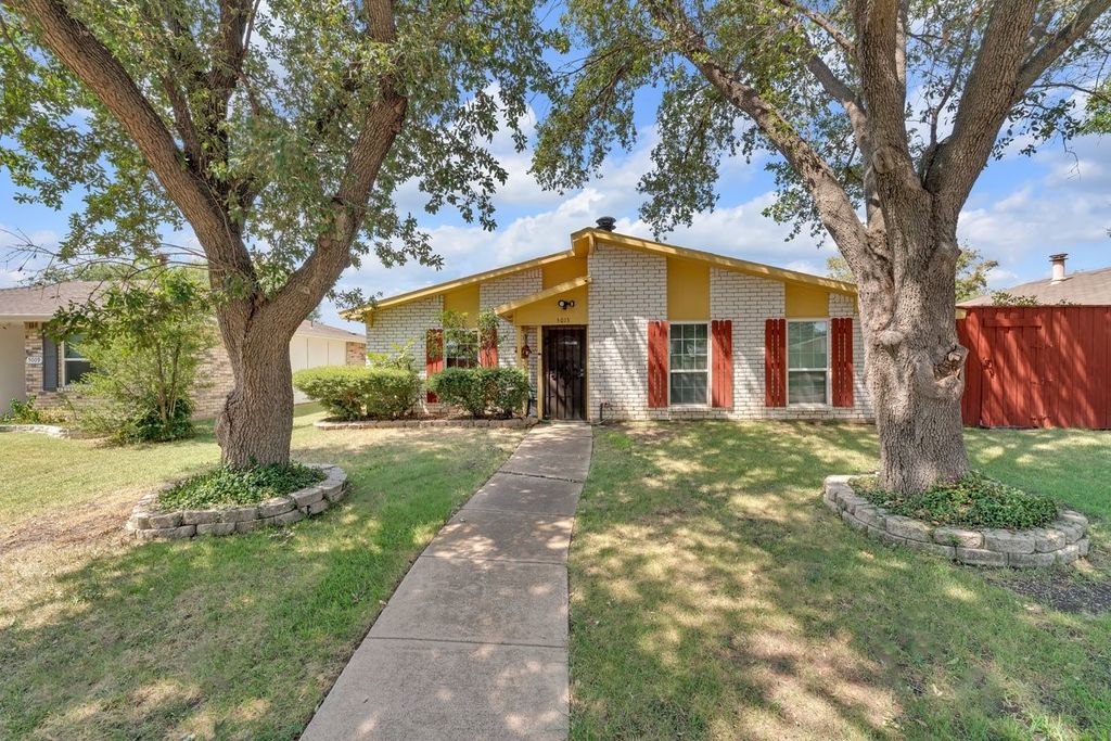 5013 Shannon Drive, The Colony, TX 75056