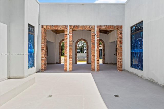 6460 SW 94th St, Pinecrest, FL 33156