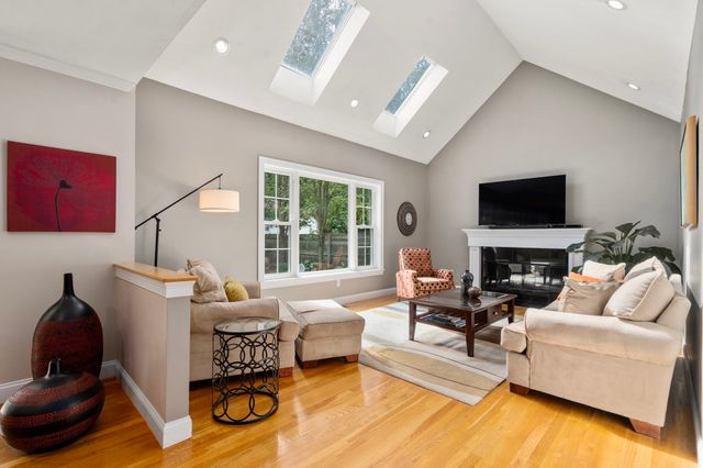 578 Randolph Ave, Milton, MA 02186