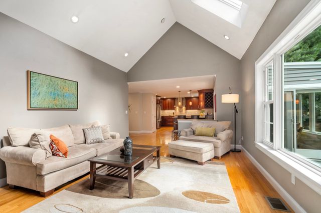 578 Randolph Ave, Milton, MA 02186