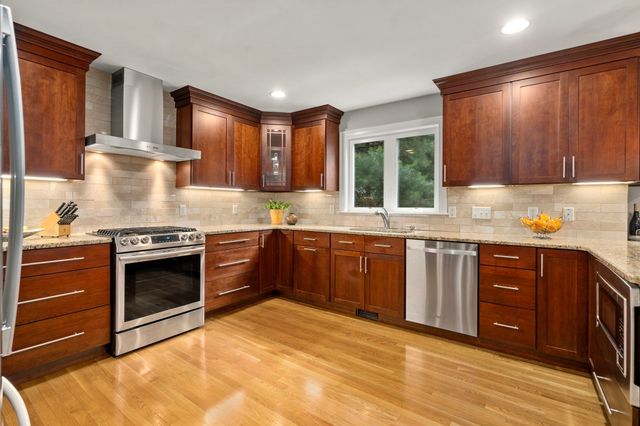 578 Randolph Ave, Milton, MA 02186