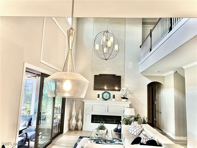 2115 Antigua LN, Naples, FL 34120