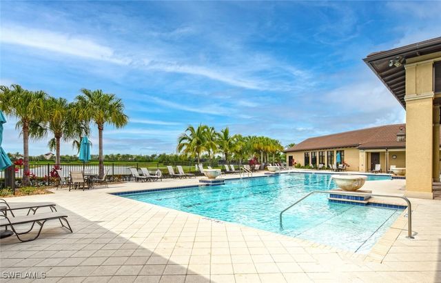 2115 Antigua LN, Naples, FL 34120