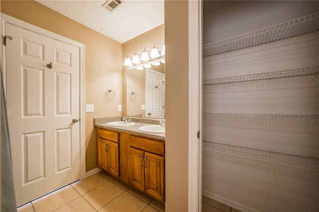 1701 N Valor, Siloam Springs, AR 72761