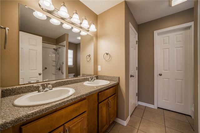 1701 N Valor, Siloam Springs, AR 72761