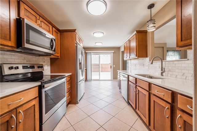 1701 N Valor, Siloam Springs, AR 72761